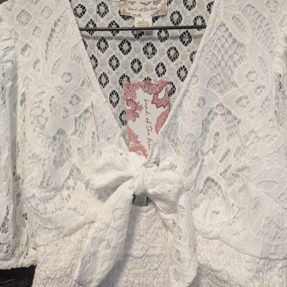 Band Of The Free White Lace Tie-Front Top NWT Crop Top Lace Small - Picture 8 of 10